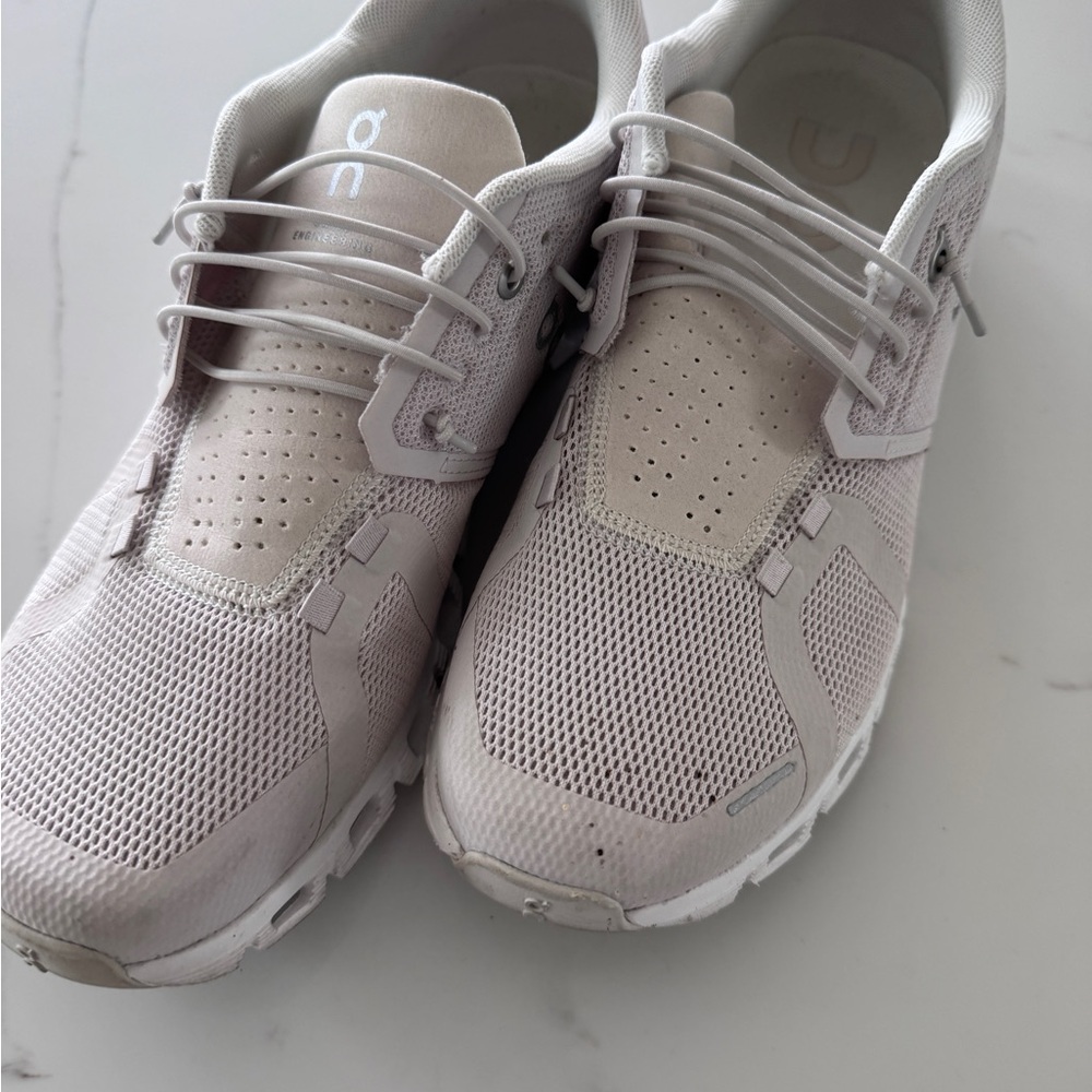 On Running women’s Light Gray Athletic Shoes